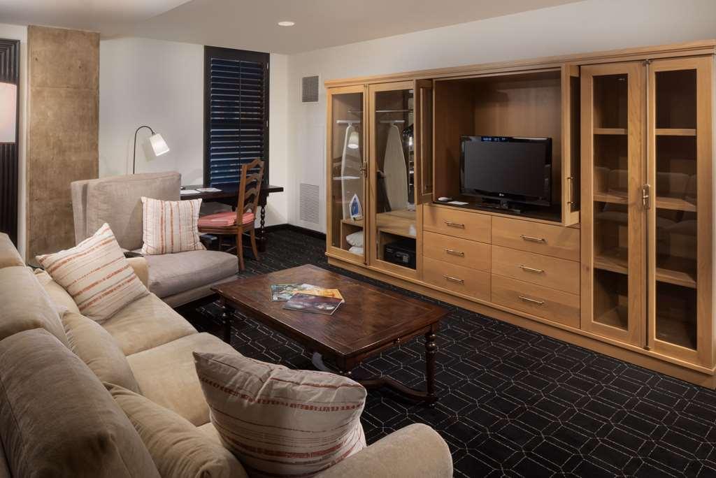 Hotel Valencia Riverwalk 4*