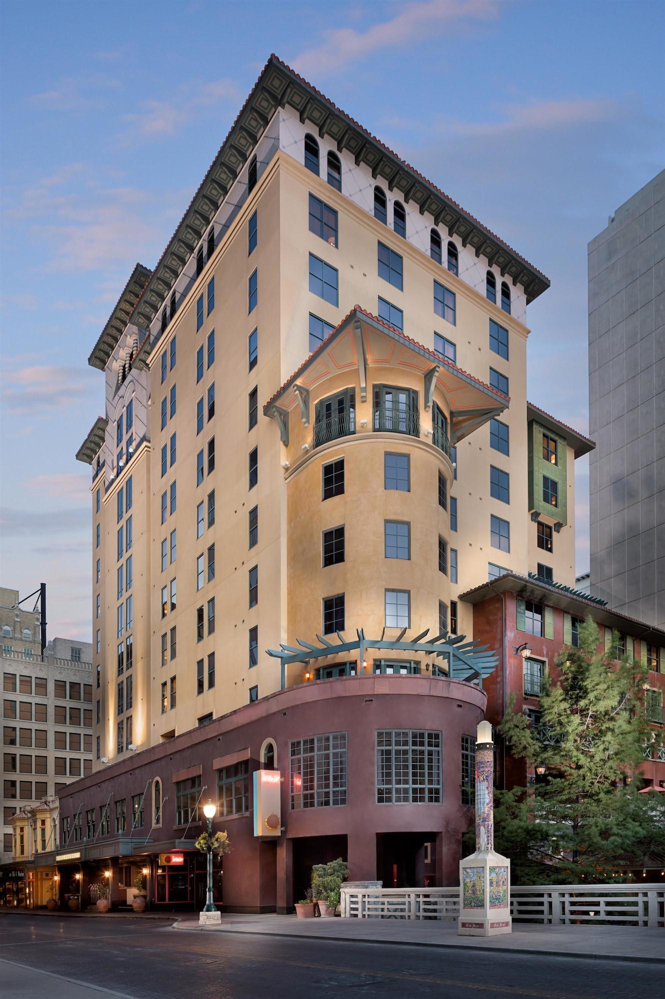 Hotel Valencia Riverwalk 4*